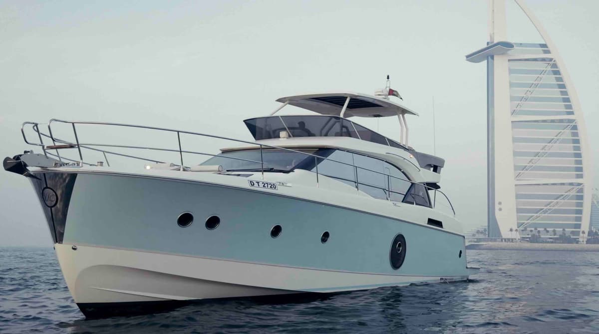 Dubai luxury yacht charter